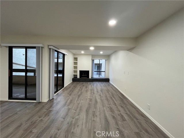 Detail Gallery Image 3 of 14 For 222 N Rose #207,  Burbank,  CA 91505 - 2 Beds | 2 Baths