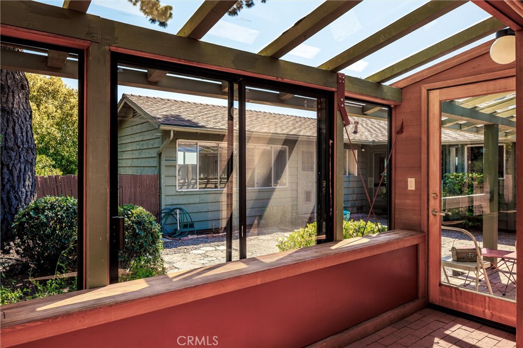 https://media.crmls.org/medias/5be46029-182a-4d0b-a168-08ab1d684d25.jpg?preset=X-Large