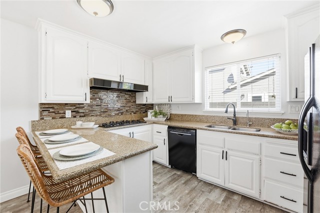 Detail Gallery Image 13 of 34 For 9168 El Colorado, Fountain Valley,  CA 92708 - 5 Beds | 2 Baths