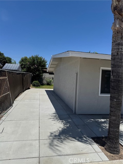 518 E 2nd Street, Rialto CA: https://media.crmls.org/medias/5be5d929-e7fb-472c-8615-317eab88a46f.jpg