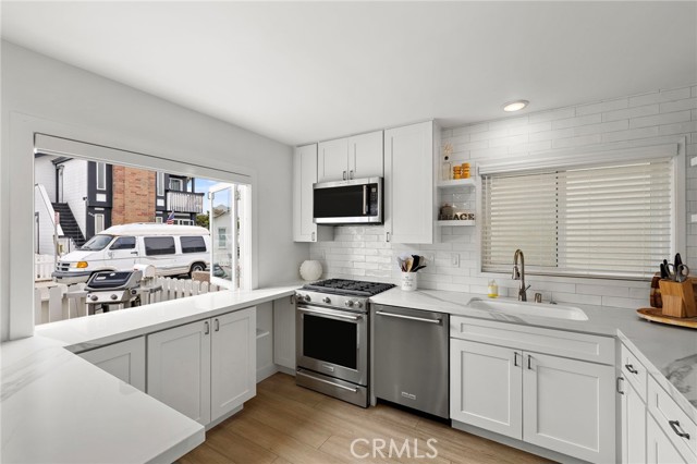 207 40th Street, Newport Beach CA: https://media.crmls.org/medias/5be6868b-9f1f-48c3-b687-d492e12cd933.jpg