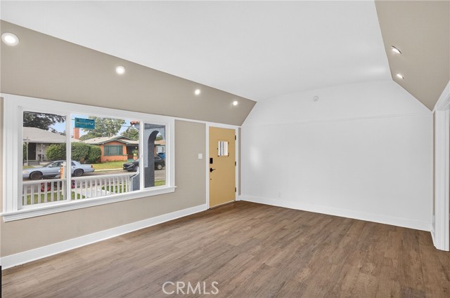 Detail Gallery Image 3 of 26 For 208 S Burris Ave, Compton,  CA 90221 - 3 Beds | 2 Baths