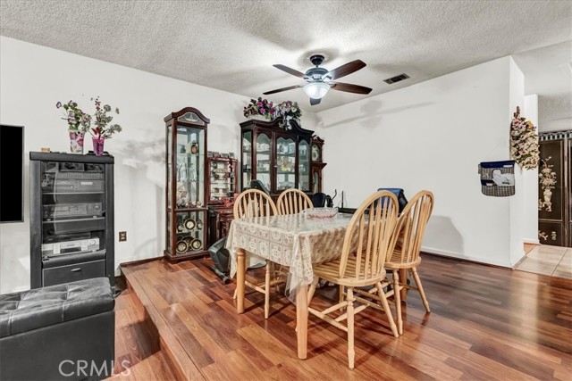 355 Kenwood Drive, Lemoore CA: https://media.crmls.org/medias/5be7894c-40e6-4c6f-9f7c-25aa8f8a5138.jpg