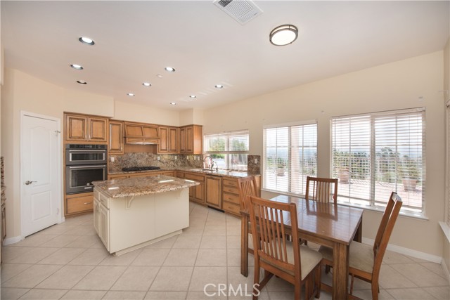 28817 Terrace Drive, Highland CA: https://media.crmls.org/medias/5be7afed-61ea-4bf1-8af8-eb5960051867.jpg