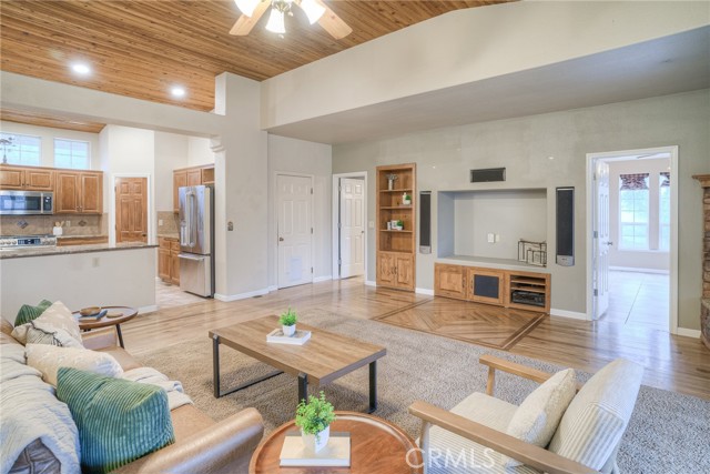 Detail Gallery Image 6 of 58 For 2950 Foothill Blvd, Oroville,  CA 95966 - 3 Beds | 3 Baths