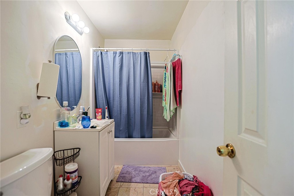 https://media.crmls.org/medias/5bea2bd1-a262-4959-abb1-f185fff01da1.jpg?preset=X-Large