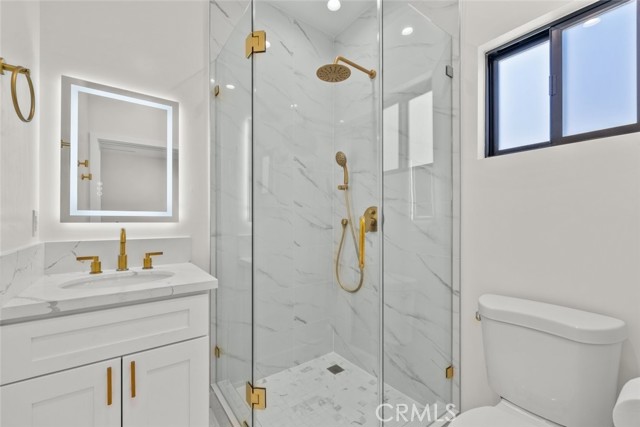 6245 N McLaren, Woodland Hills CA: https://media.crmls.org/medias/5beabdf3-ba1d-4a2a-887f-07ebef9308e8.jpg