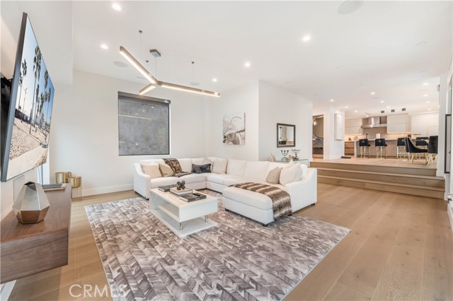 Detail Gallery Image 3 of 30 For 2369 Jupiter Dr, Los Angeles,  CA 90046 - 4 Beds | 4 Baths