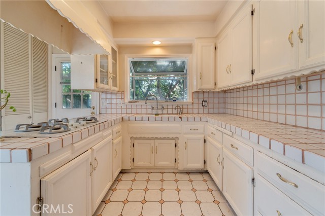 6913 Rubio Avenue, Lake Balboa CA: https://media.crmls.org/medias/5beba6d5-39d8-42bc-94bb-70967d3cb5ed.jpg