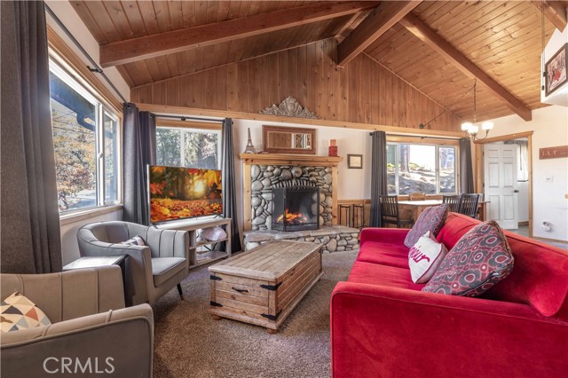 Detail Gallery Image 4 of 28 For 41063 Pennsylvania, Big Bear Lake,  CA 92315 - 2 Beds | 1 Baths