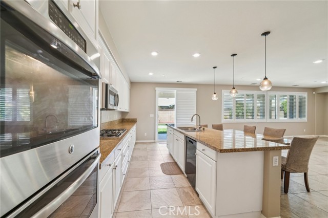 Detail Gallery Image 14 of 40 For 6125 Coopers Hawk Dr, Jurupa Valley,  CA 91752 - 5 Beds | 3/1 Baths