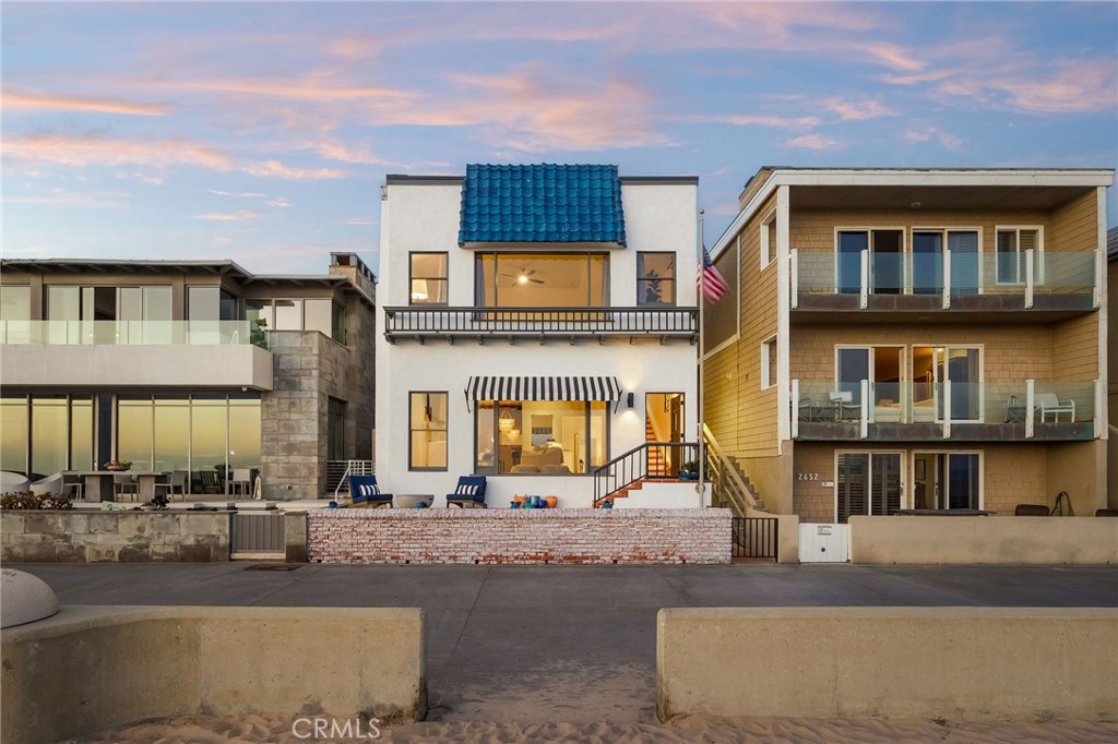 2654 The Strand — architectural residence
