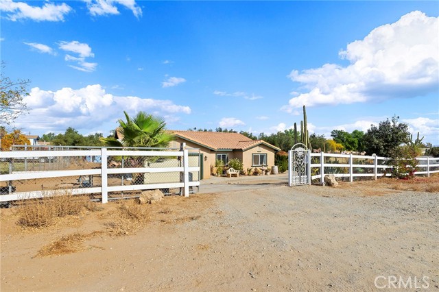 Detail Gallery Image 2 of 44 For 21710 Steele Peak Dr, Perris,  CA 92570 - 4 Beds | 2 Baths