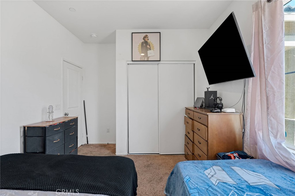 https://media.crmls.org/medias/5bed5e95-3836-4caf-87e2-640d8ee19115.jpg?preset=X-Large