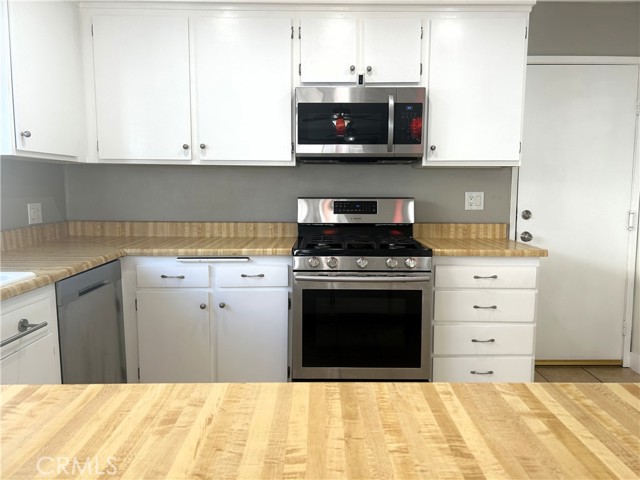 Detail Gallery Image 5 of 23 For 15712 Rolling Ridge, Chino Hills,  CA 91709 - 3 Beds | 2 Baths