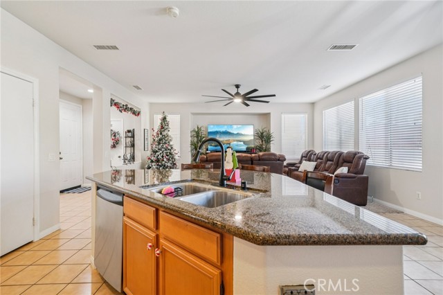 Detail Gallery Image 11 of 24 For 1379 Grapeseed, Beaumont,  CA 92223 - 3 Beds | 2/1 Baths