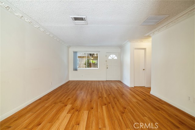 Detail Gallery Image 4 of 31 For 17045 Roscoe #14,  Northridge,  CA 91325 - 2 Beds | 1/1 Baths