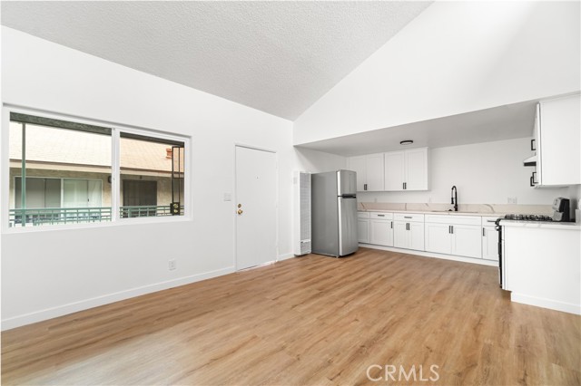 663 W 2nd Street, San Pedro CA: https://media.crmls.org/medias/5bef5de4-5c11-4822-9fcd-d144ca9f2254.jpg