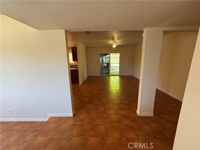 Detail Gallery Image 8 of 32 For 39643 Country Club Dr, Palmdale,  CA 93551 - 3 Beds | 2 Baths