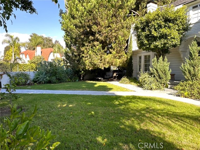 Detail Gallery Image 5 of 11 For 738 S Norton Ave, Los Angeles,  CA 90005 - 3 Beds | 2/1 Baths