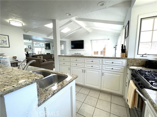 Detail Gallery Image 17 of 57 For 2711 Seaview Ave, Corona Del Mar,  CA 92625 - 2 Beds | 2 Baths