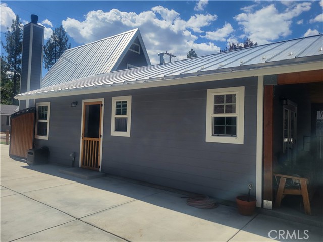 Detail Gallery Image 4 of 22 For 111 Arbor Ln, Big Bear City,  CA 92314 - 3 Beds | 2 Baths