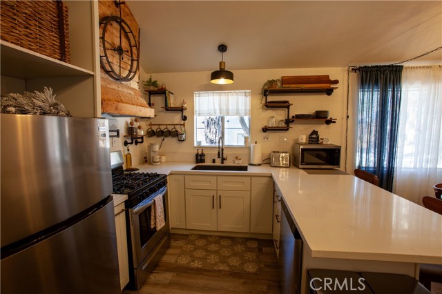 Detail Gallery Image 6 of 30 For 33067 Robin, Running Springs,  CA 92382 - 3 Beds | 2 Baths