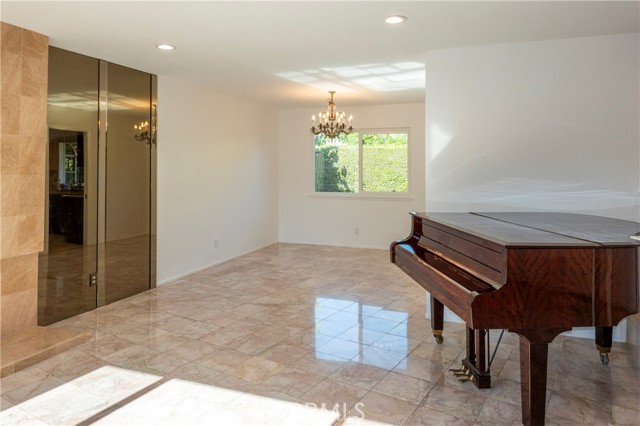 18410 Alexander Ave, Cerritos CA: https://media.crmls.org/medias/5bf2813b-2991-4e1e-b63b-57550d2c7277.jpg