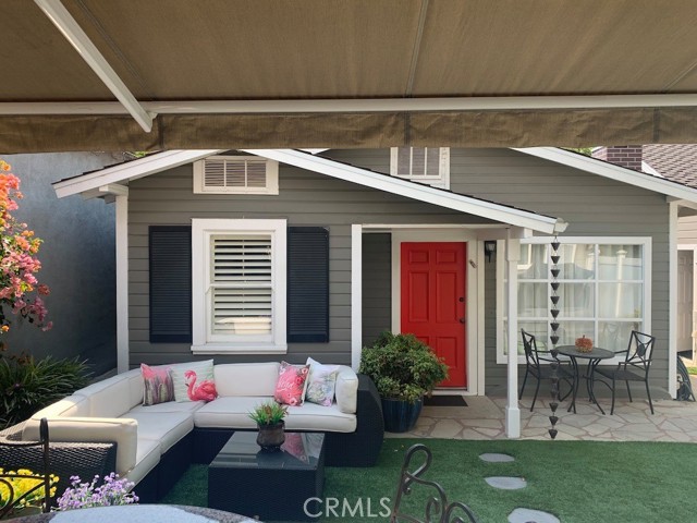 4323 Laurelgrove Avenue, Studio City CA: https://media.crmls.org/medias/5bf34698-e878-4db0-91df-a33b3caf81a2.jpg