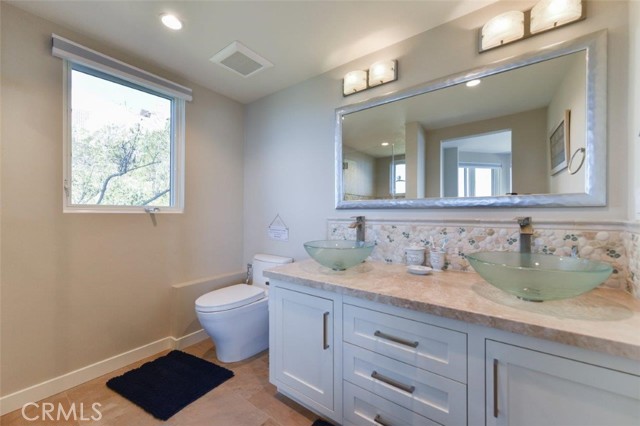 Detail Gallery Image 25 of 38 For 2192 Crestview Dr, Laguna Beach,  CA 92651 - 3 Beds | 3/1 Baths