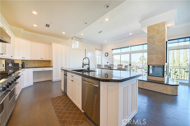 Detail Gallery Image 14 of 44 For 3952 Oakfield Dr, Sherman Oaks,  CA 91423 - 5 Beds | 4/1 Baths