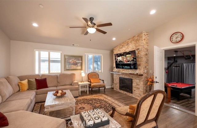 Detail Gallery Image 6 of 34 For 905 W Aeroplane Bld, Big Bear City,  CA 92314 - 3 Beds | 2 Baths