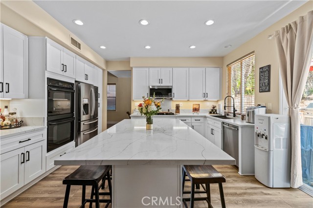 28436 Calex Drive, Valencia CA: https://media.crmls.org/medias/5bf4d279-e477-4dd9-b75c-f0dde91a7855.jpg