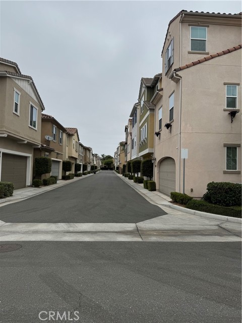 526 W Tribella Court, Santa Ana CA: https://media.crmls.org/medias/5bf4f84c-2a4c-4e0e-9ef3-c6b708ab60c9.jpg