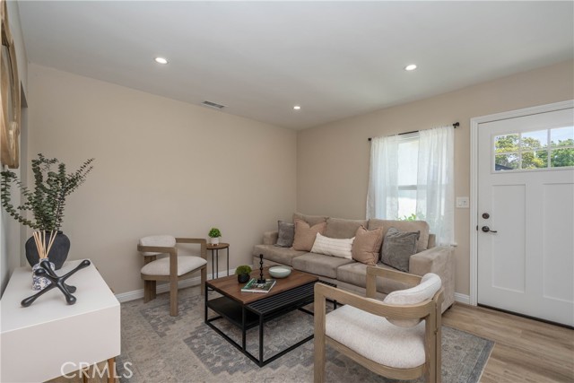 Detail Gallery Image 4 of 21 For 2241 Grand Ave, Long Beach,  CA 90815 - – Beds | – Baths