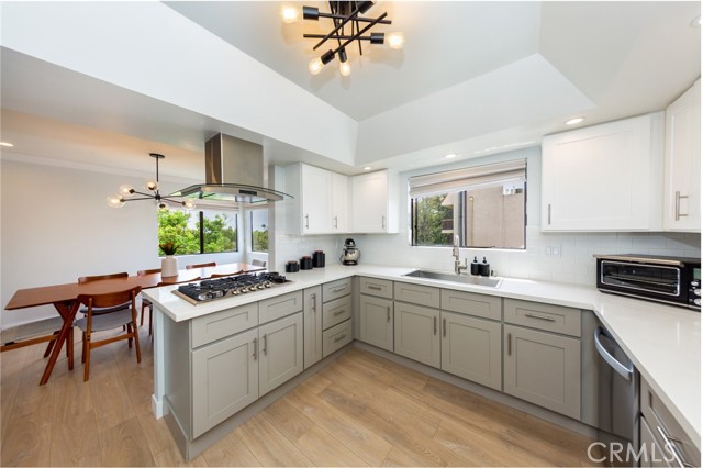 Detail Gallery Image 10 of 20 For 635 E Elmwood Ave #201,  Burbank,  CA 91501 - 3 Beds | 2 Baths