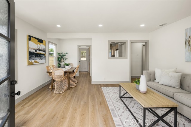2510 Termino Avenue, Long Beach CA: https://media.crmls.org/medias/5bf71130-3857-4341-bd5e-2c2f556ec0c0.jpg