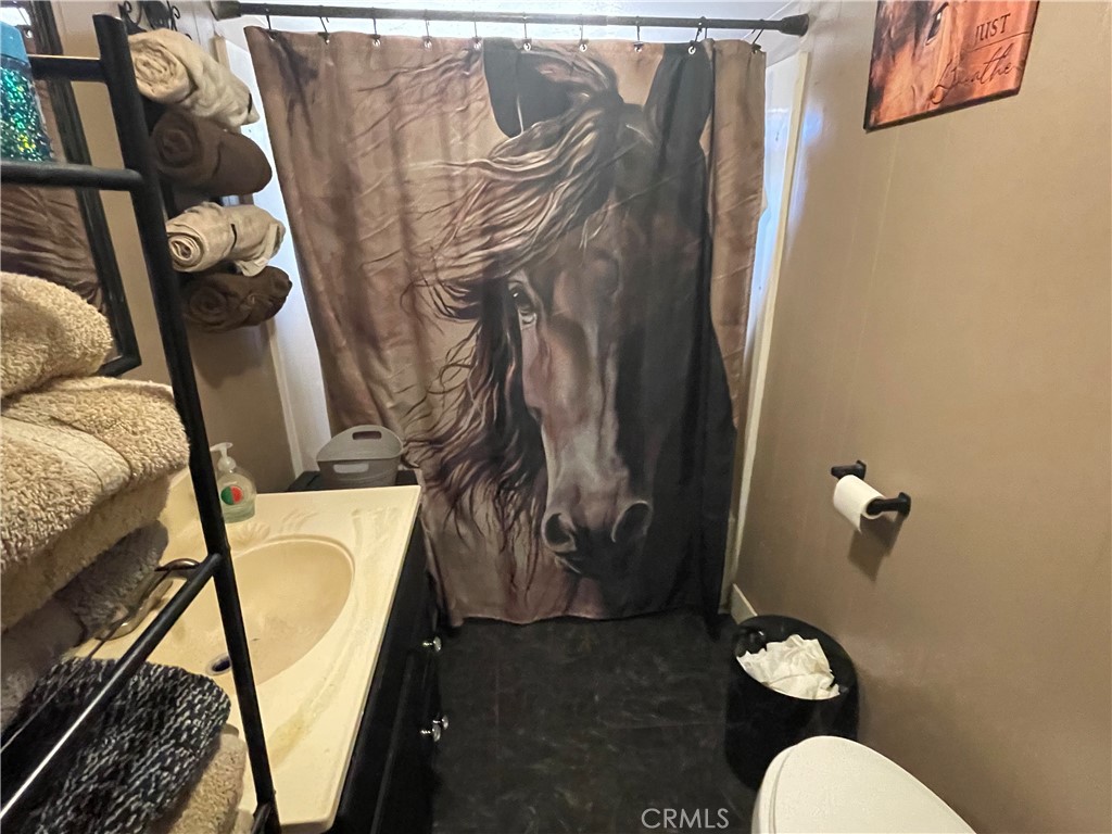 https://media.crmls.org/medias/5bf77200-1221-47b0-881b-e4adc1de8229.jpg?preset=X-Large