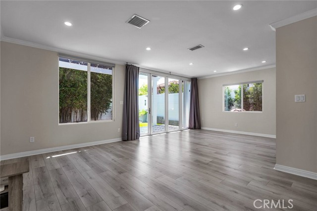 17900 Bullock Street, Encino CA: https://media.crmls.org/medias/5bf78ca2-2663-4fa2-beaa-1943b3a5317c.jpg