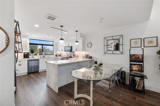 Detail Gallery Image 8 of 45 For 11324 W Raitt Ln, North Hollywood,  CA 91606 - 3 Beds | 4 Baths