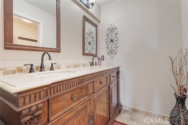 Detail Gallery Image 11 of 29 For 9470 Hillsborough, Chowchilla,  CA 93610 - 5 Beds | 3 Baths