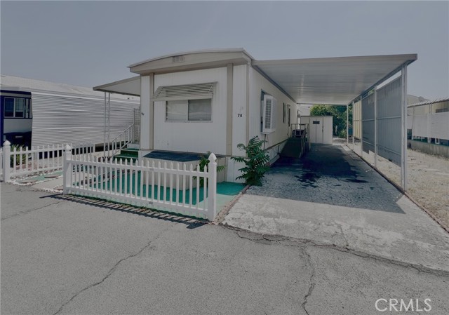 880 N Lake Street, Hemet CA: https://media.crmls.org/medias/5bf841e0-82b5-43a9-b511-4ece786af765.jpg