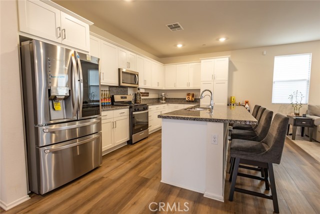 1810 Park Place Lane, Riverside CA: https://media.crmls.org/medias/5bf97d1d-90a5-4729-abf1-74b1967e852e.jpg