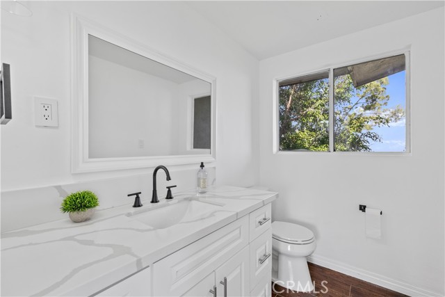 Detail Gallery Image 14 of 36 For 5160 Medina Rd, Woodland Hills,  CA 91364 - 3 Beds | 3 Baths