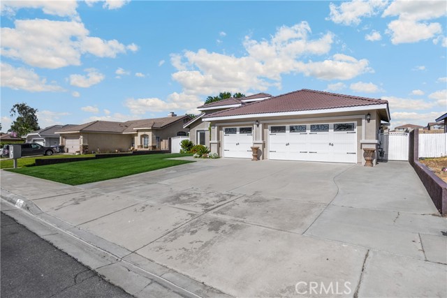 Image 4 of 29 For 4082 Flame Tree Avenue