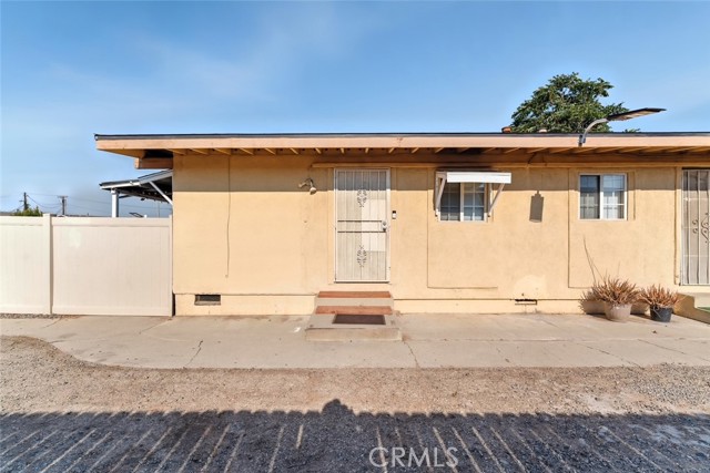 8876 Cypress Avenue, Riverside CA: https://media.crmls.org/medias/5bfcc41c-b46f-4498-a068-cbe566be1b23.jpg