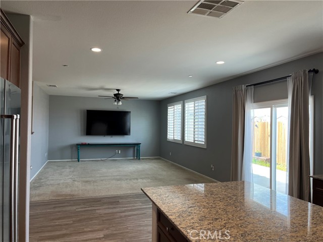 Detail Gallery Image 8 of 41 For 15182 Paseo Verde, Victorville,  CA 92394 - 4 Beds | 3 Baths