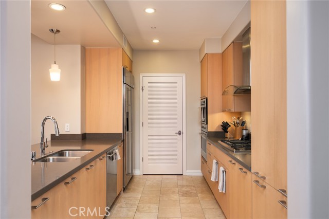 Detail Gallery Image 12 of 41 For 305 Caruso, Glendale,  CA 91210 - 2 Beds | 3 Baths