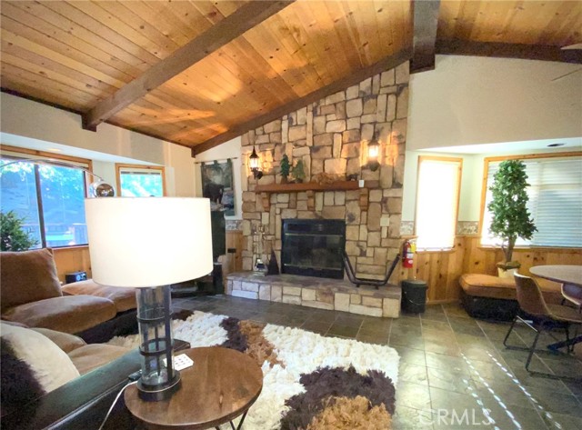 43133 Moonridge Rd, Big Bear CA: https://media.crmls.org/medias/5bfe5ac0-285f-4e34-8a4e-d2c47000512c.jpg