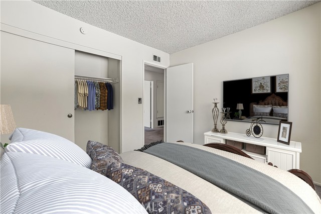 Detail Gallery Image 10 of 22 For 9429 Glade Ave, Chatsworth,  CA 91311 - 3 Beds | 2 Baths